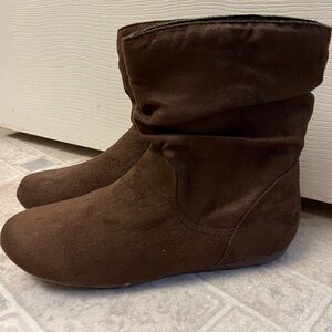 Groove Ladies Dark Brown Suede Boots Size 7